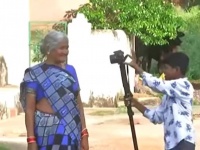インドにはユーチューバーだらけの村がある。住民の3分の1が動画づくりに精を出す
