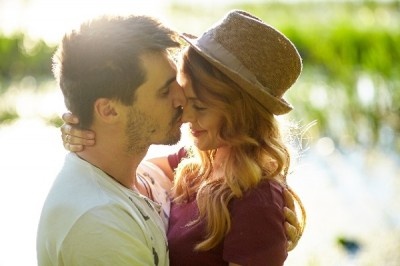 いや～ん、くすぐったい！「ヒゲがちくちくするキス」は好き？⇒ナント約〇割の女子が好き！