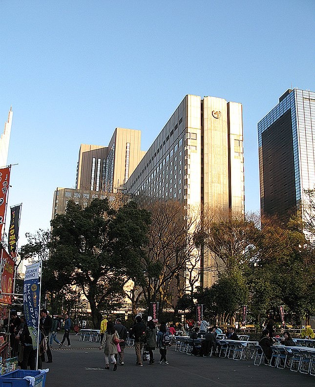 日比谷公園から見える帝国ホテル