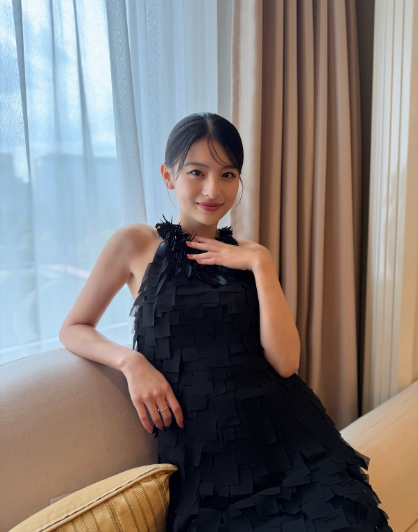 Instagram:出口夏希(@natsuki__deguchi__official)より