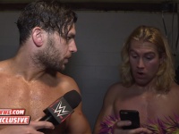 WWEレスラーが勝利後のインタビューそっちのけで「ポケモンGO」に夢中になる映像が話題に　「おい、ポケモンGO知ってるか？」