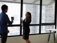 男性が職場で見せる「脈ありサイン」4つ