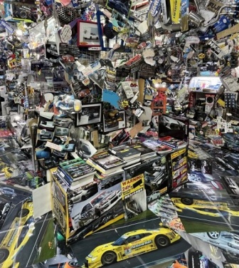 「脳バグる」「高熱出した時の夢」　西軽井沢のイエローハットの様子がおかしい...驚異の内装に2.9万人困惑