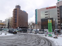 積雪した秋田駅前（Kzaralさん撮影、Flickrより）
