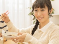 ぶっちゃけ、「料理を取り分ける女」を男子はどう思ってる？