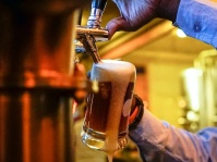 一部のビールに魚の浮袋が使われていることを知ったビール愛好家が動揺、その他食品に含まれる驚きの原料