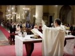 結婚式の最中、演出かと思うようなタイミングで落雷、停電。