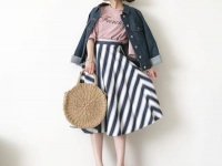 上品なストライプスカートは、ピンクTでカジュアルダウン　＃東京365日コーデ