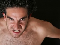 男の胸毛って女子的にどうなのさ！　「嫌だから処理して」⇒○％