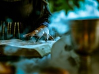 あと2日で魔術罪が廃止されるというタイミングで、「北の白い魔女」の異名を持つ女性が魔女容疑で逮捕（カナダ）