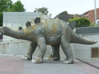 え？どゆこと？恐竜の中から男性の遺体が発見、いったい何が？（スペイン）