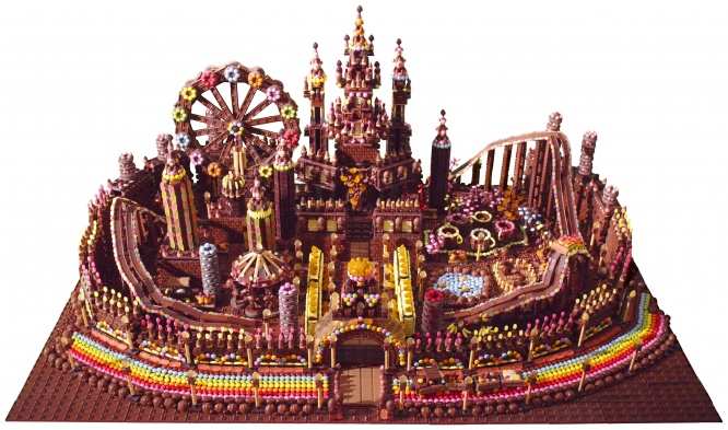 明治ミルクチョコ100周年！総重量200kg超の“巨大お菓子建築”に”あの超人気クリエイター”が挑戦！　バレンタイン前日に全貌公開へ