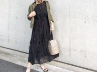甘めなドット柄ワンピースは、ミリタリージャケットで辛口仕様に　＃東京365日コーデ
