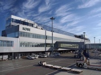 神戸空港外観（663highlandさん撮影、Wikimedia Commons
