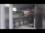 戦車に乗ったクラブのオーナー、誤って自分の店に特攻する
