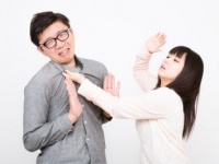 彼氏がイラっとする、ドタキャンしたときの彼女の反応4つ