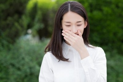 タチ悪りぃ～っ!!　「かわいいふりして男好きな女」の特徴・6つ