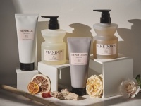 &#038;be HAIR、ベーシックリペアシリーズからアンバーフローラルの香りの限定セットを発売