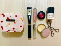 【OLのポーチの中身】会社員と司会業の二足の草鞋を履くOLがリアルに愛用するメイクアイテム