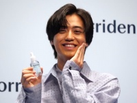 「太陽とは友達」髙橋海人が明かす“らしさ全開”の日焼けケアとは？　「トリデン」アンバサダー発表会レポ