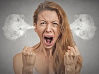 【男女に聞いた】恋人が浮気をしたときに、ドギツイ復讐をしそうな女性の特徴4つ！