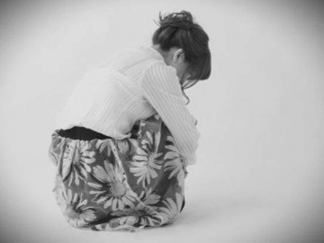 具合が悪く、しゃがみこんでしまい...(画像はイメージ)