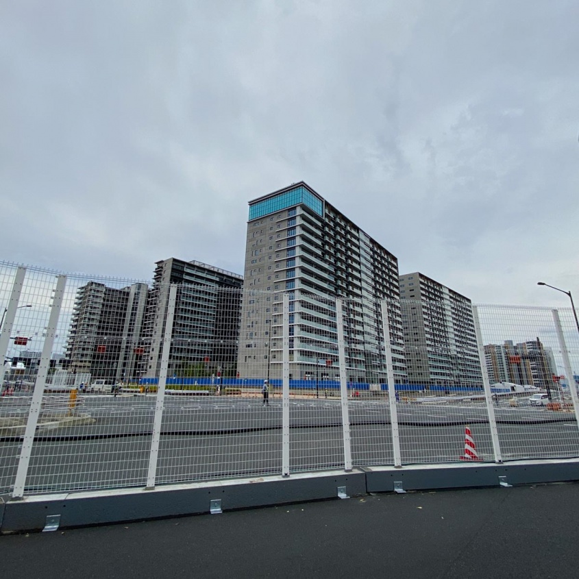 治外法権すぎる「選手村ルポ」（1）外出、飲酒、ガールハント…ルール違反の光景