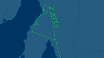 パイロットが空に描いた壮大なるにいたずら。テスト飛行中に「退屈～」の文字と２息子スティックス（オーストラリア）