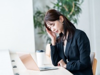 年末年始、そのダルさは“胃”のせいかも？仕事効率が50%ダウンする「胃疲れ」に要注意！