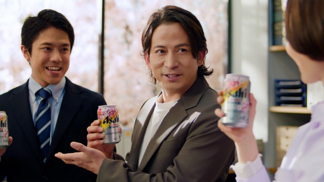 岡田准一×長澤まさみ　『アサヒスーパードライ 生ジョッキ缶』新TVCM公開！　二人の雰囲気や表情から伝わる春らしさ…
