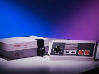 復刻版の小型ファミコン、日米で即完売の衝撃！　分解動画やプレイ動画も早速登場