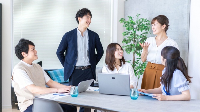 Z世代離職防止の新常識！ウェルビーイングを高める「引き出す」コーチング