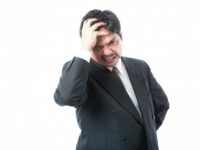 スルー？　ご機嫌とり？　男性が教える「不機嫌な上司」の対処法