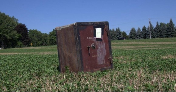 畑のど真ん中に金庫が放置されていたという未解決ミステリー（アメリカ）