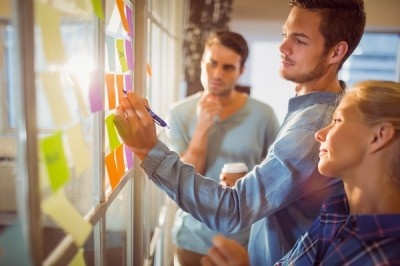 やん、カッコイイ！　女子が惹かれるのは「中心的人物」or「一匹狼」どちらのタイプの男性？