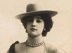 １００年前の美女たちに見とれる…　ポストカード５０選