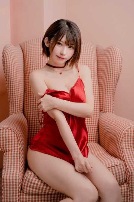 X：えなこ(@enako_cos)より