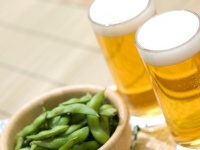 乾杯の定番「ビール」、抵抗なく飲める新社会人は65.7%！ 一方苦手な人も……