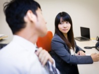 社内恋愛の定番きっかけ4選　「連日一緒に●●するようになって……」ほか