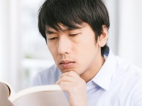 バレたら死ねるっ！　奥手な男性が「毎晩していること」6つ