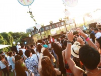 突如出現した都市型アウトサイドパーティー「Tropical Disco」に著名人も大注目！
