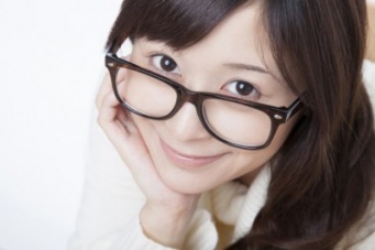色っぽい!?　「メガネ女子」が好きな男性⇒●％　「萌えポイントのひとつ」