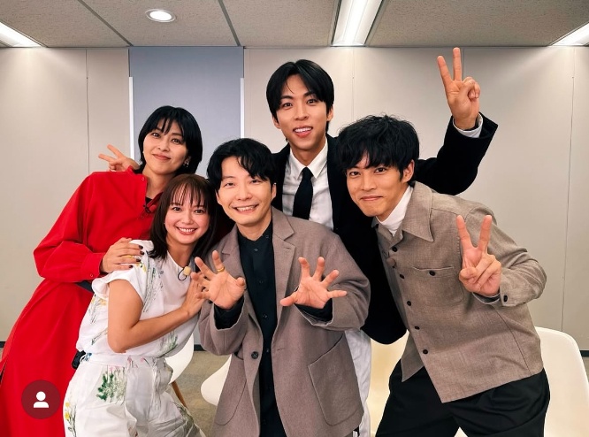 Instagram:星野源(@iamgenhoshino)より