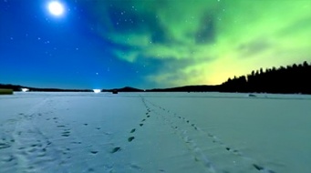 オーロラと月食を一度に360度視点で見ることができる高解像度動画