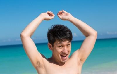【女性の本音】「ファッションセンス」VS「ギャグセンス」、男性に求めるのは……？