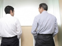 しょーもなっ!!　男子がトイレの中で「考えてること」6つ