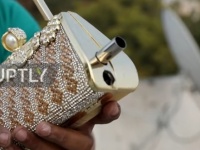 ハイヒールに口紅、バッグから空砲発射で暴漢撃退。女性向け護身用グッズが開発される（インド）