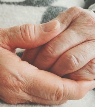 朝、目覚めたら枕元に置かれていたお金　その後に起きた東日本大震災......あの人は今（神奈川県・40代男性）