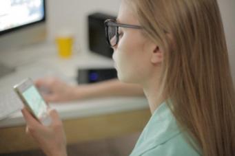 返信遅いな。「未読スルー」と「既読スルー」傷つくのはどっち？