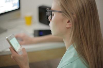 返信遅いな。「未読スルー」と「既読スルー」傷つくのはどっち？